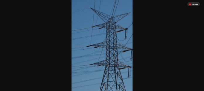 Stâlp electric de înaltă tensiune, imagine simbol pentru criza energetică din România