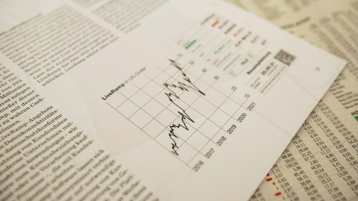 România, singura economie din regiune în recesiune în 2026: inflație de 8,3% și deficit bugetar de peste 6% din PIB